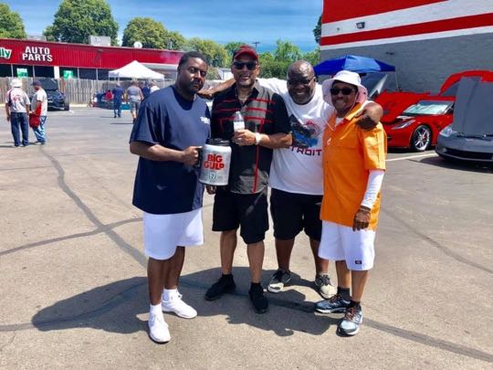 CCCoM @ V-8 Estates Car Show