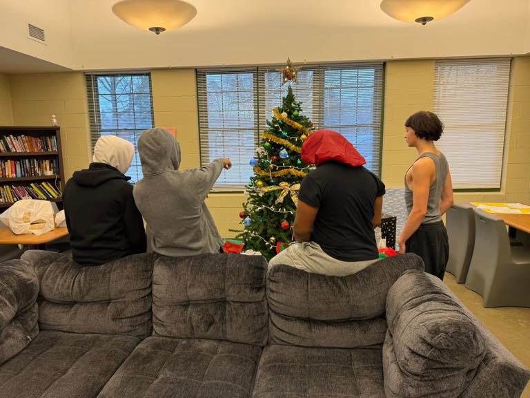 CCCoM & Sponsor Les Stanford Chevrolet spreading Holiday Cheers