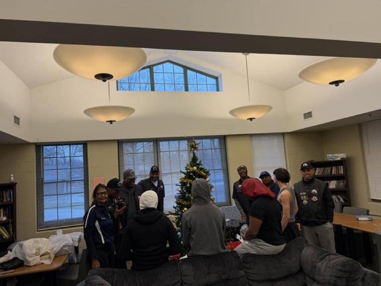 CCCoM & Sponsor Les Stanford Chevrolet spreading Holiday Cheers