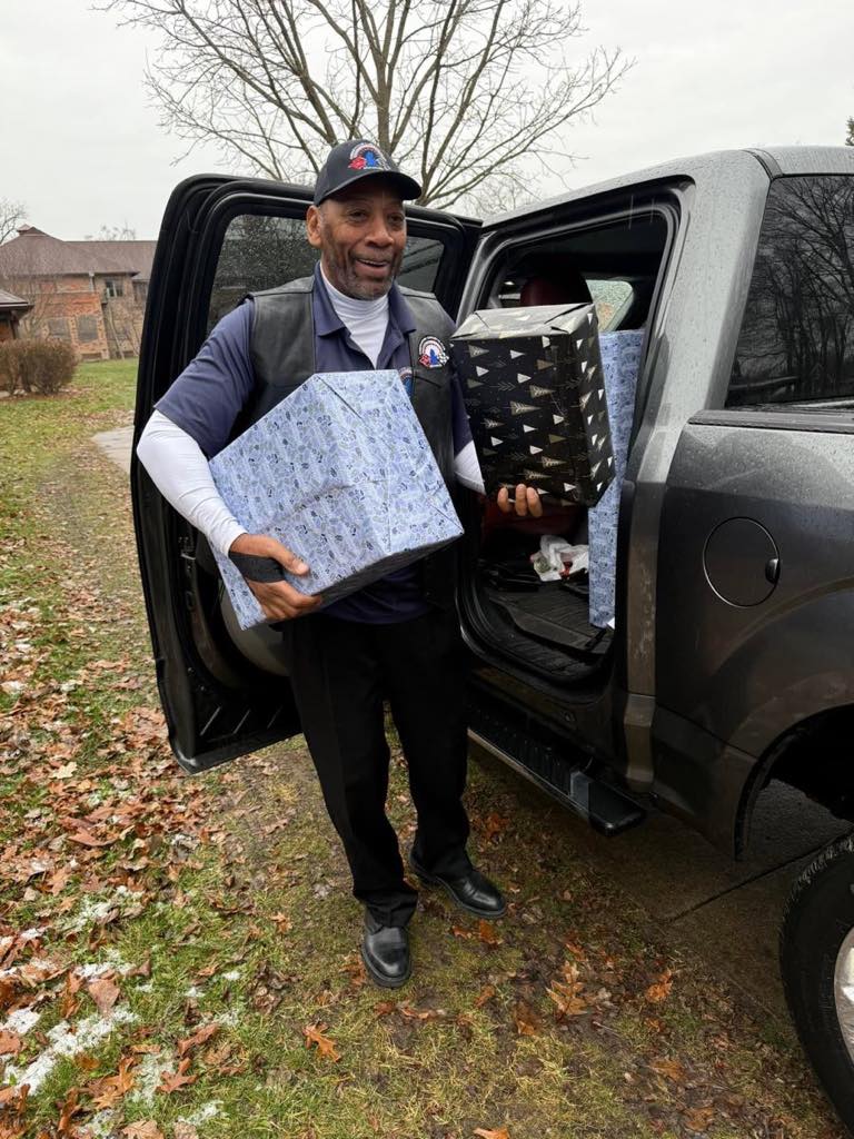 CCCoM & Sponsor Les Stanford Chevrolet spreading Holiday Cheers