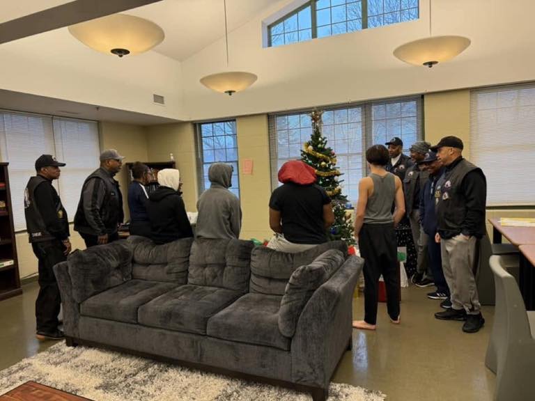 CCCoM & Sponsor Les Stanford Chevrolet spreading Holiday Cheers