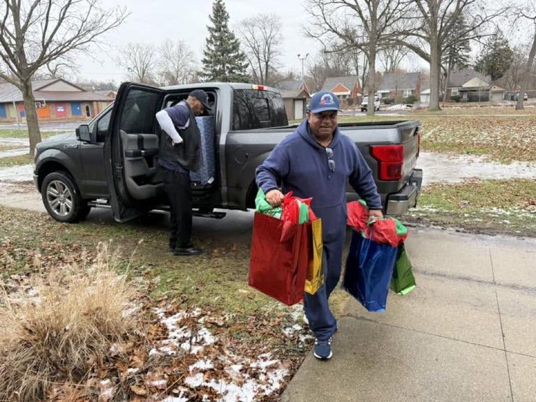 CCCoM & Sponsor Les Stanford Chevrolet spreading Holiday Cheers