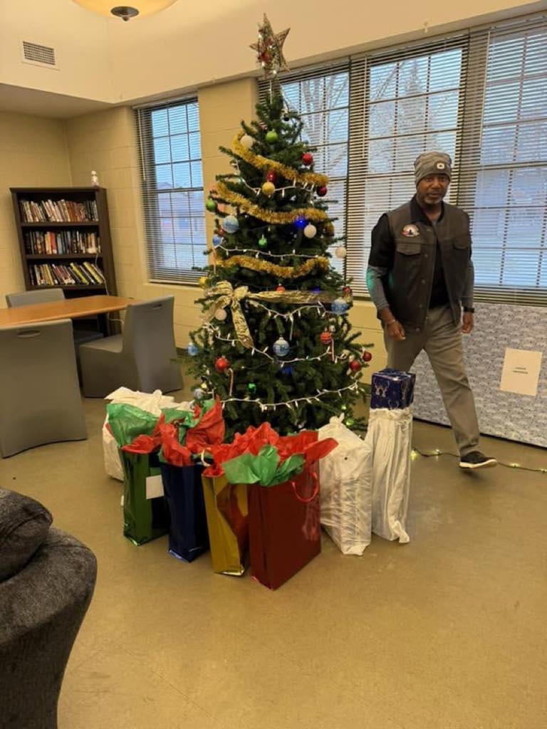 CCCoM & Sponsor Les Stanford Chevrolet spreading Holiday Cheers