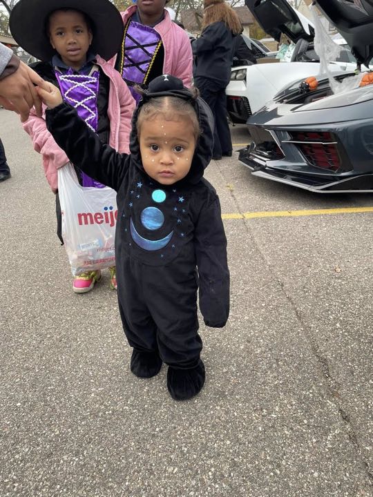 CCCoM supporting DPD 8th Precinct & KISS 105.9 “Trunk or Treat”