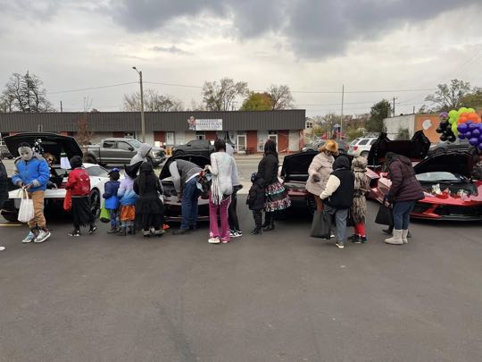 CCCoM supporting DPD 8th Precinct & KISS 105.9 “Trunk or Treat”