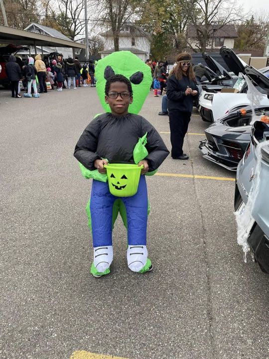 CCCoM supporting DPD 8th Precinct & KISS 105.9 “Trunk or Treat”