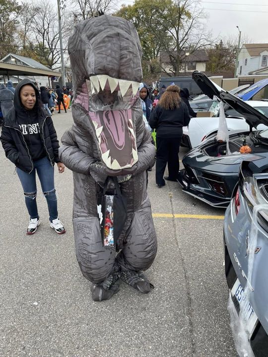 CCCoM supporting DPD 8th Precinct & KISS 105.9 “Trunk or Treat”