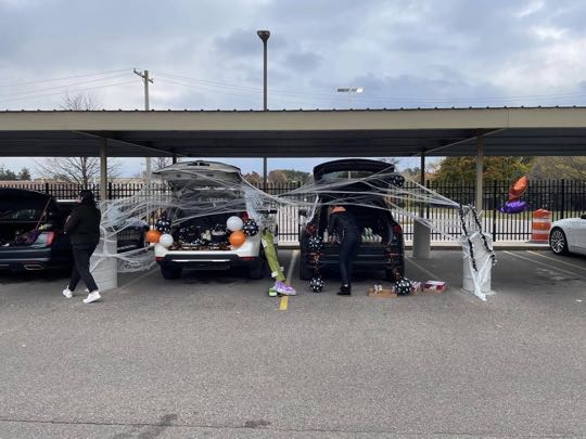 CCCoM supporting DPD 8th Precinct & KISS 105.9 “Trunk or Treat”