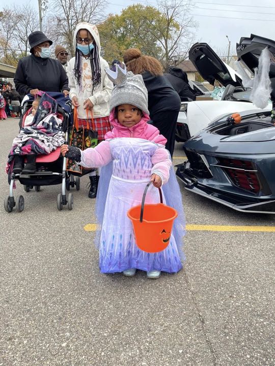 CCCoM supporting DPD 8th Precinct & KISS 105.9 “Trunk or Treat”