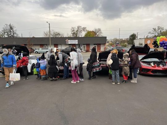 CCCoM supporting DPD 8th Precinct & KISS 105.9 “Trunk or Treat”