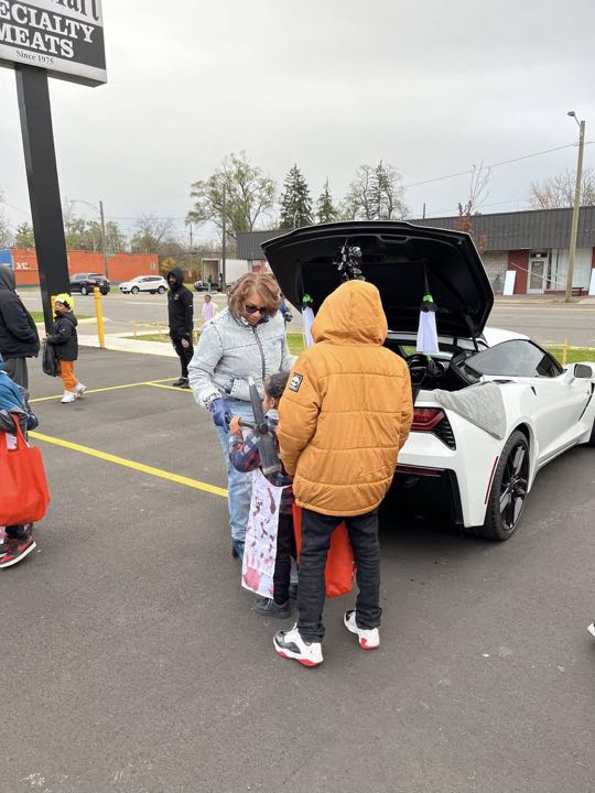 CCCoM supporting DPD 8th Precinct & KISS 105.9 “Trunk or Treat”