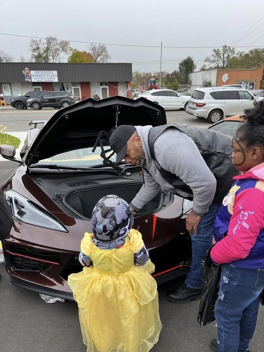 CCCoM supporting DPD 8th Precinct & KISS 105.9 “Trunk or Treat”