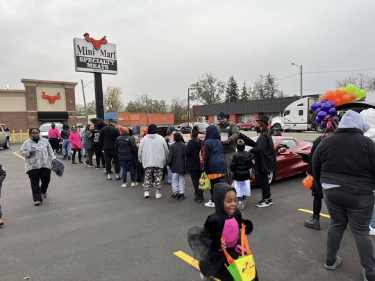 CCCoM supporting DPD 8th Precinct & KISS 105.9 “Trunk or Treat”
