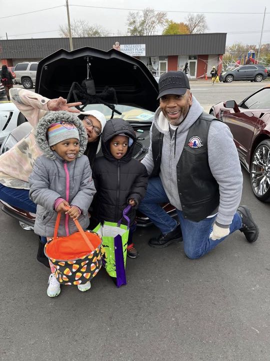CCCoM supporting DPD 8th Precinct & KISS 105.9 “Trunk or Treat”