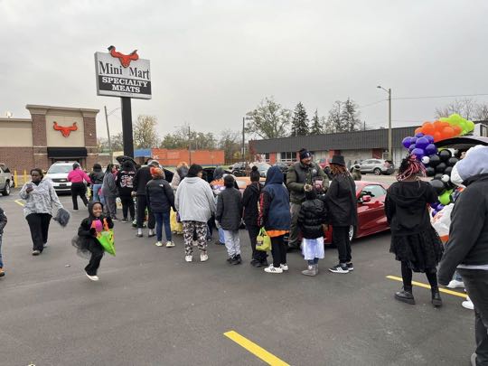 CCCoM supporting DPD 8th Precinct & KISS 105.9 “Trunk or Treat”