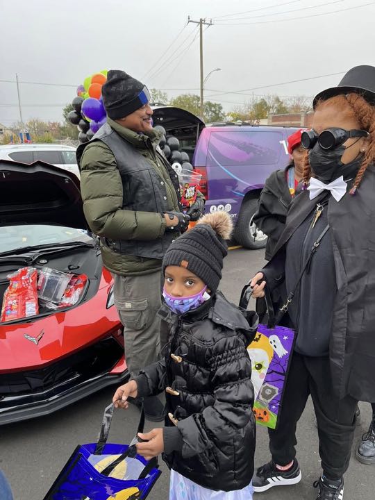 CCCoM supporting DPD 8th Precinct & KISS 105.9 “Trunk or Treat”