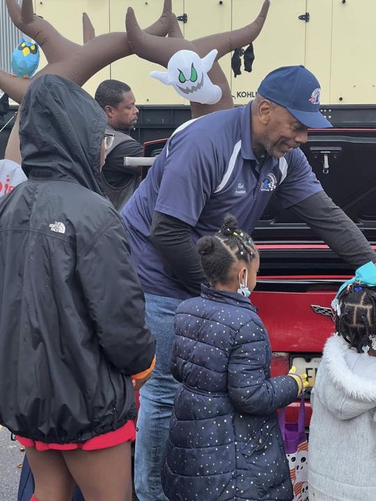 CCCoM supporting the 8th Precinct “Trunk or Treat”