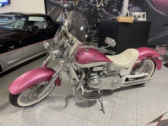 CCCoM supporting The Pink Fund @ The Lingenfelter Collection.